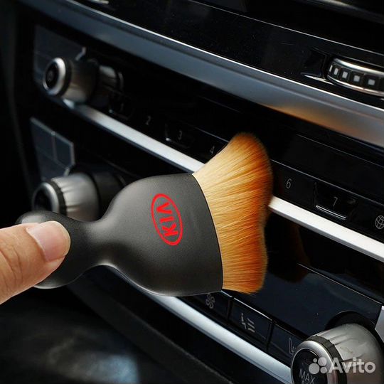 Мягкая щетка для чистки салона авто KIA
