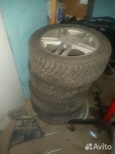 Nitto Therma Spike 215/55 R16