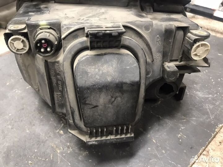 Фара правая Audi A4