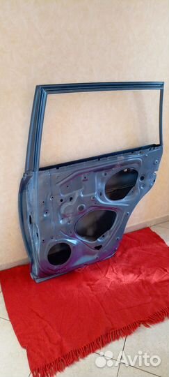 Дверь задняя права rav4