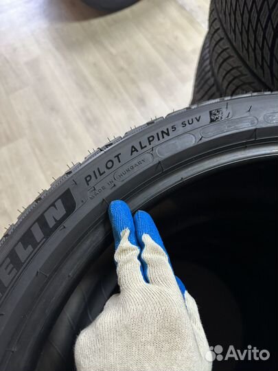 Michelin Pilot Alpin 5 SUV 285/35 R21 и 255/40 R21