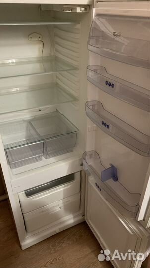 Холодильник Whirlpool ARC 5200