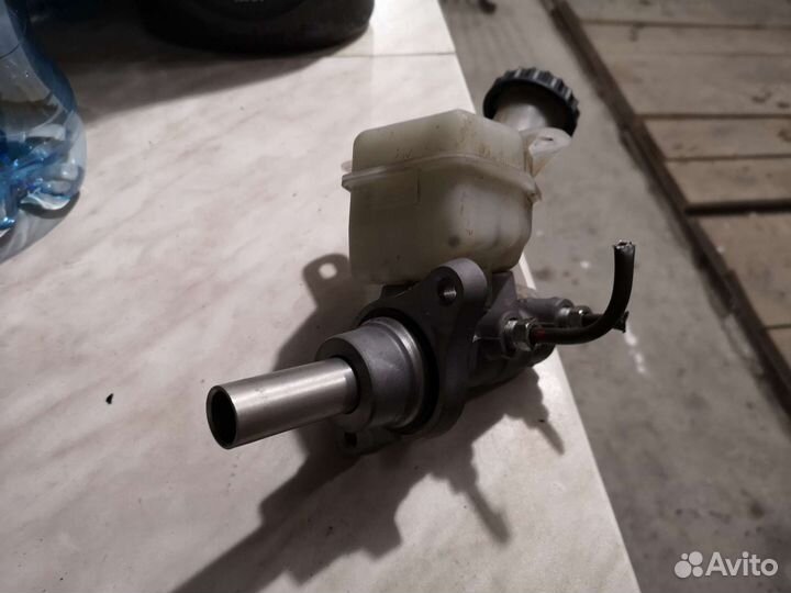 Главный тормозной цилиндр mitsubishi outlander 3