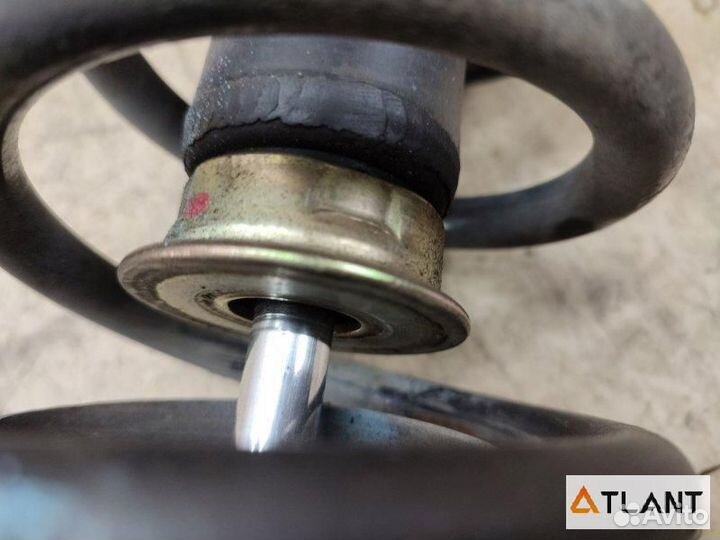 Стойка передняя левая toyota mark II