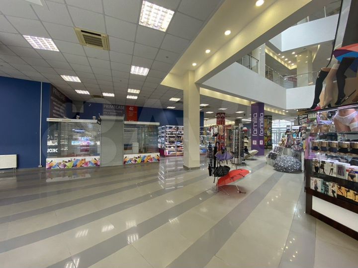 Островная площадь рядом с метро