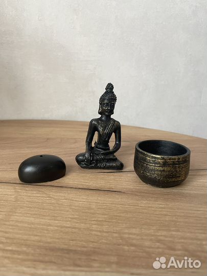 Фигурка будды, подсвечник