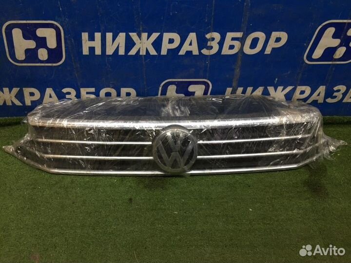 Решетка радиатора Volkswagen Passat B8