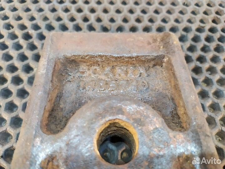 Кронштейн переднего стабилизатора правый