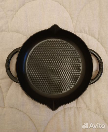 Staub Сковорода чугунная 28 см + Крышка Pyrex