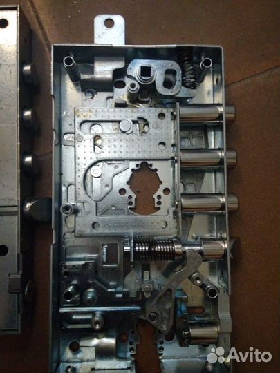 Вскрытие и замена замков дверей, авто, сейфов