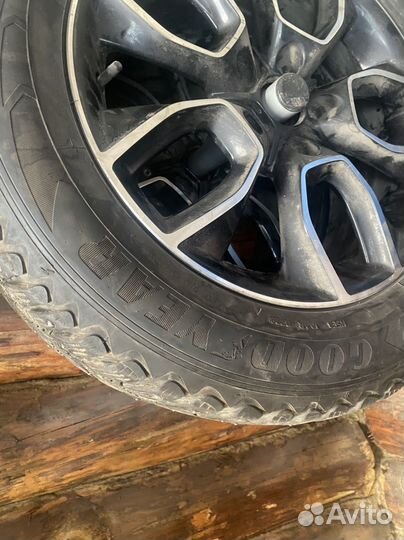 Goodyear UltraGrip Ice Arctic SUV 215/65 R17 99