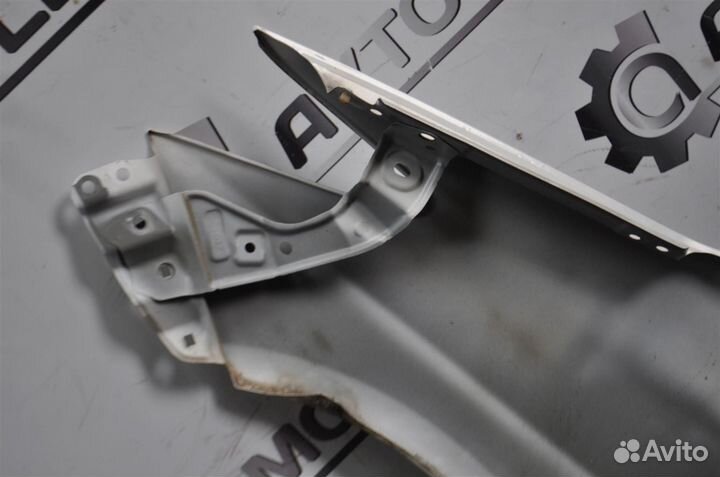 Крыло переднее правое toyota prius ZVW30