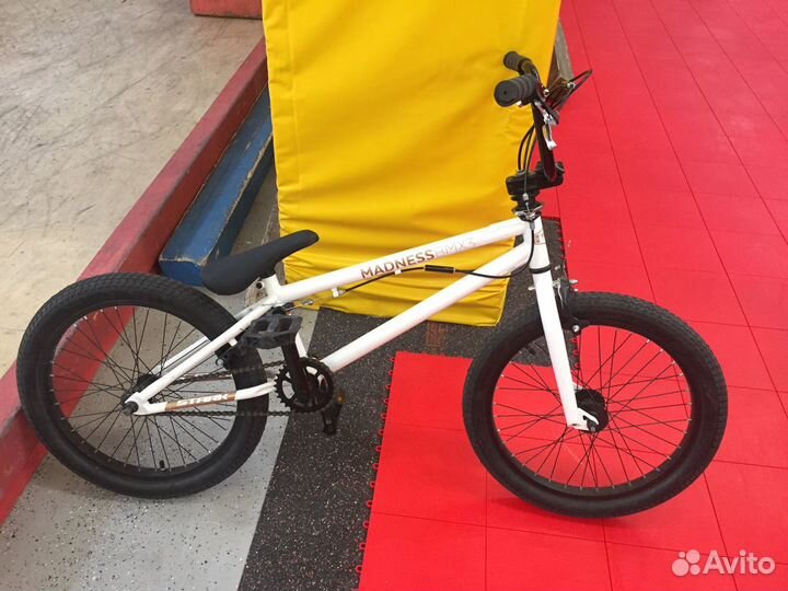 Велосипед Stark'19 Madness BMX 3 20' белый/золотис