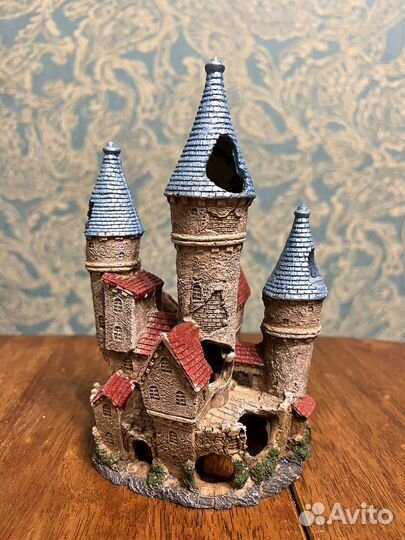 Замок для аквариума