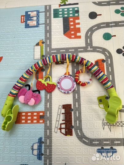 Дуга с игрушками