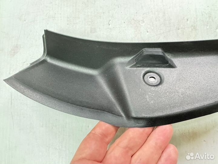 Водосток багажника правый Mercedes W213