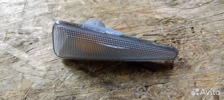 Повторитель поворотника, правый Renault Symbol