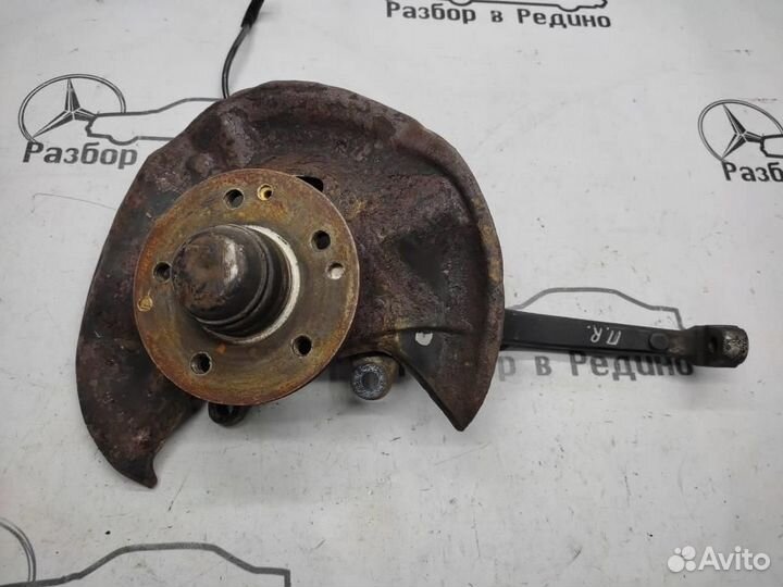 Кулак поворотный передний правый w208 CLK-class