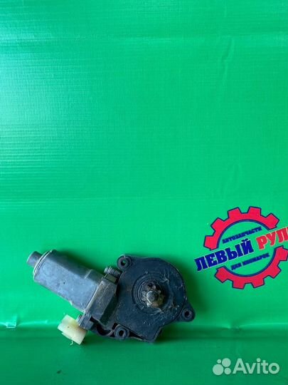 Моторчик стеклоподемника задни правый Hyundai Getz