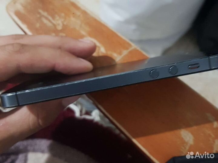 iPhone 5 на запчасти (рабочий, экран разбит)