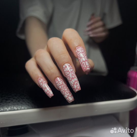 Модель на маникюр