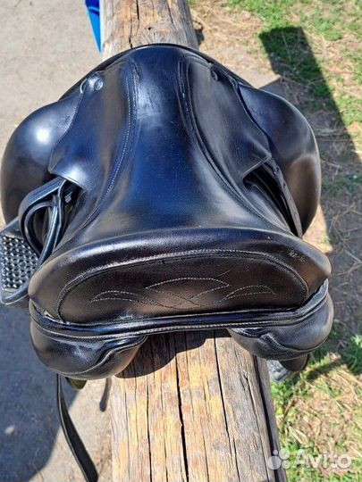 Выездковое седло 