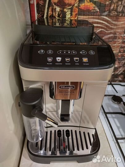 Кофемашина delonghi magnifica evo