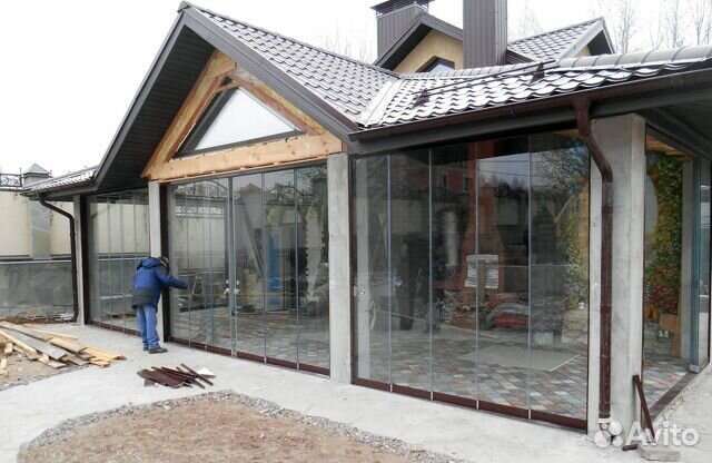 Безрамное остекление домов