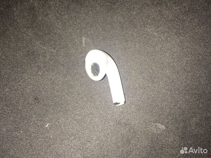 Левый наушник AirPods 3