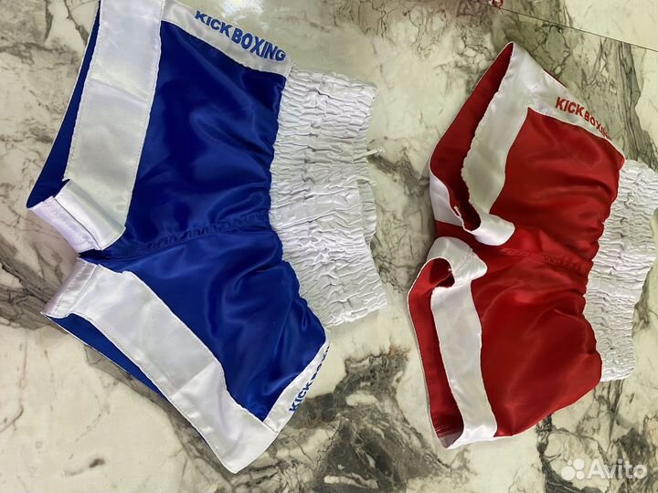 Боксерские перчатки, защита на ноги и шлем бокс