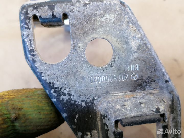 Замок капота Mercedes Benz 190 W201 1982-1993