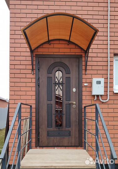 Двери для дома и дачи с ковкой и стеклопакетом