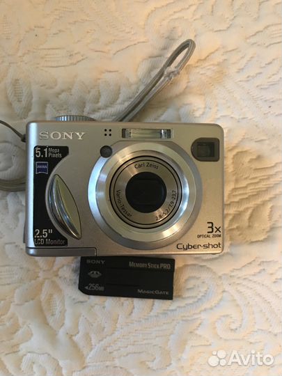 Продам Фотоаппарат Sony цифровой