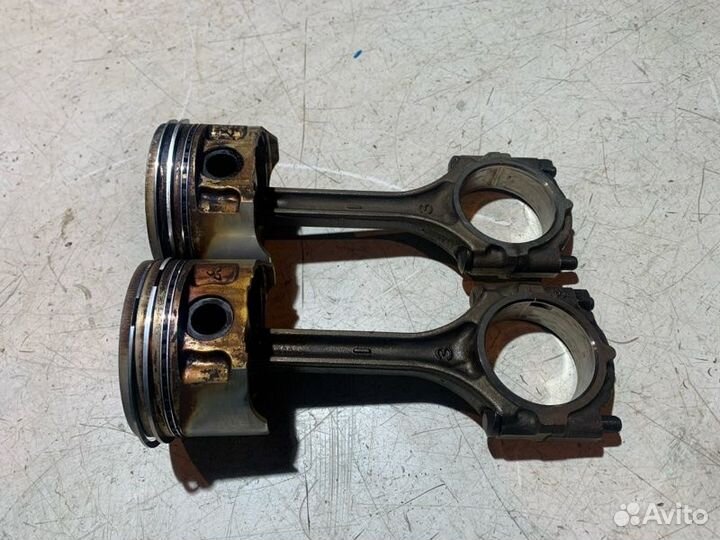 Поршень с шатуном Mitsubishi Carisma DA6A 4G13