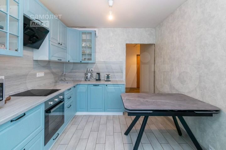2-к. квартира, 55 м², 1/17 эт.