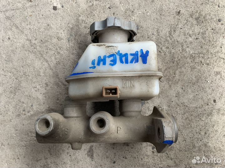 Главный тормозной цилиндр Хундай Акцент