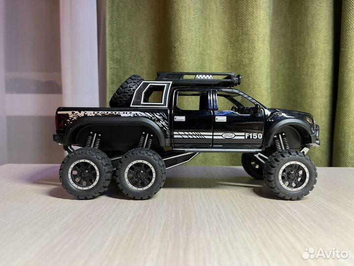 Игрушечный джип