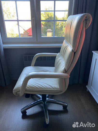 Офисное кресло