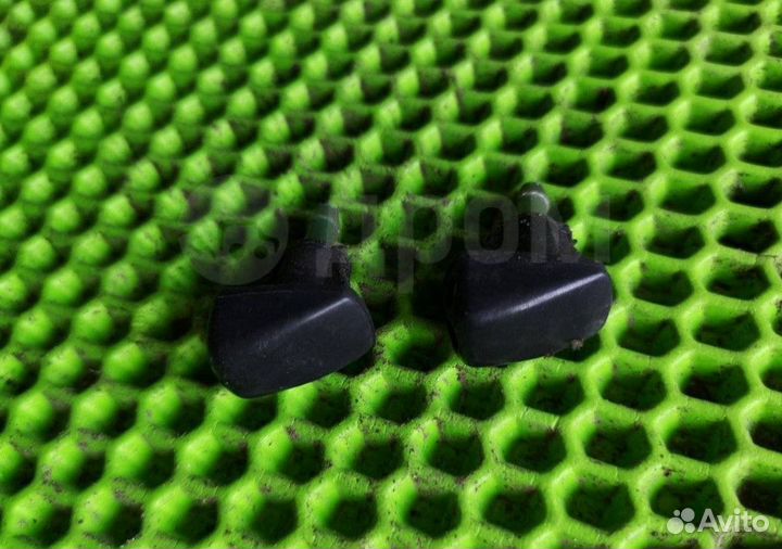 Форсунка омывателя на Hyundai Sonata IV EF 01-12