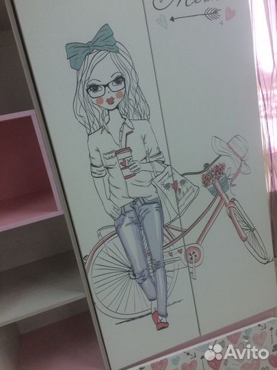 Шкаф и стеллаж для девочки