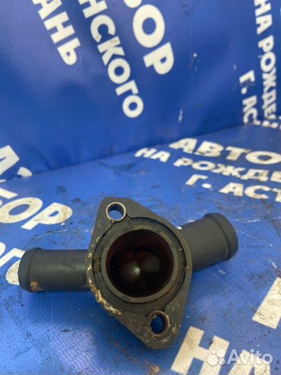 Фланец охлаждения. Volkswagen Transporter минивен