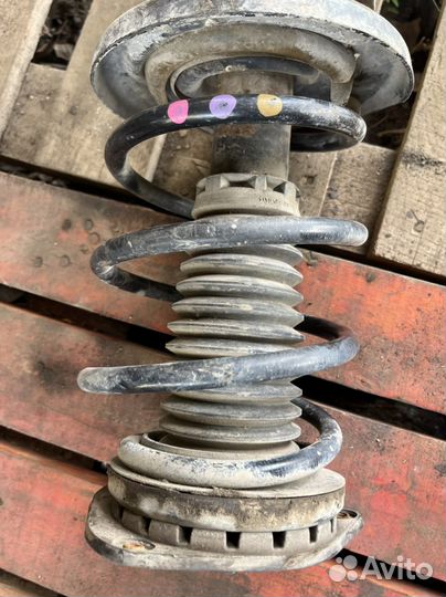 Стойка передняя правая renault megane 3