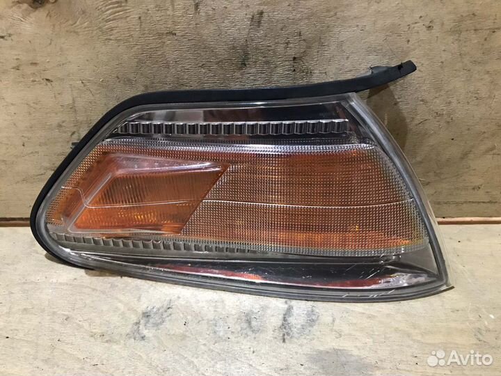 Поворотник прав. перед. Toyota Mark II