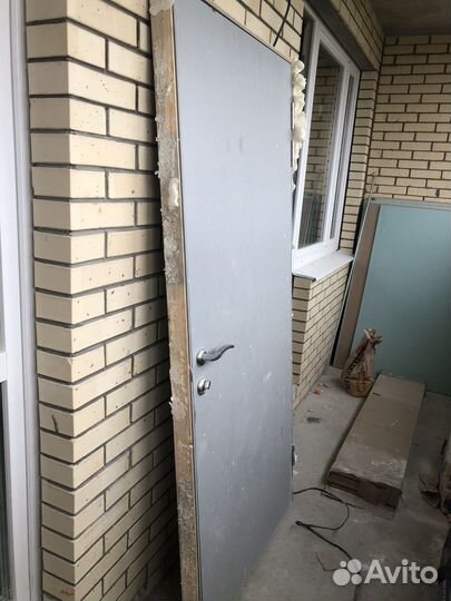 Дверь входная деревянная с коробкой