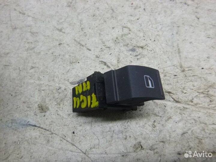 Кнопка стеклоподъемника Volkswagen tiguan 2011-201
