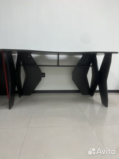 Компьютерный стол игровой