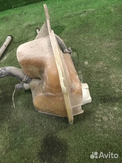 Бачок расширительный Audi 80 B3 JN 1.8 1990