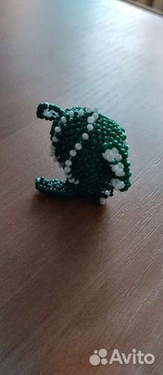 Объемные брелки-фигурки из бисера