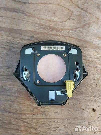 Крышка подушки безопасности водителя Toyota Prius