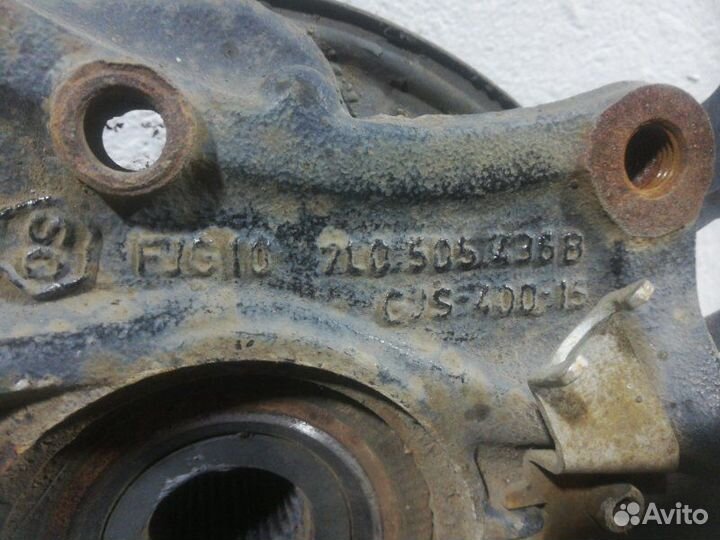 Кулак поворотный задний правый Volkswagen Touareg